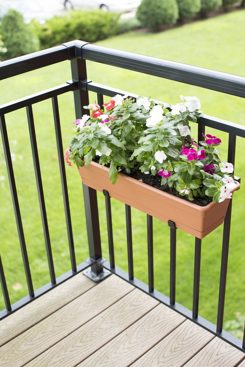 Fixed Planter Bracket Kit with Bloem Living Planter